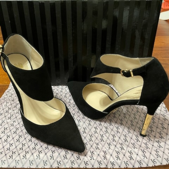 Victoria's Secret Sexy Suede Ankle Wrap Stilettos with Gold 3" Heel, Size 7 - Picture 2 of 5